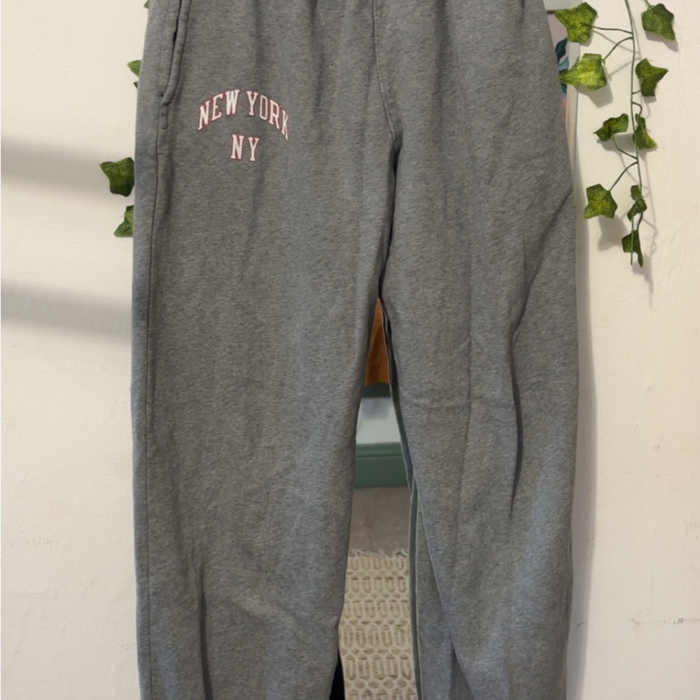 Brandy Melville Gray Sweatpants with Pink Print